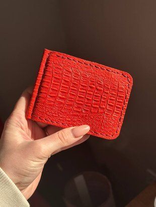 Women&rsquo;s money clip in Crocodile leather, with magnets (Red)