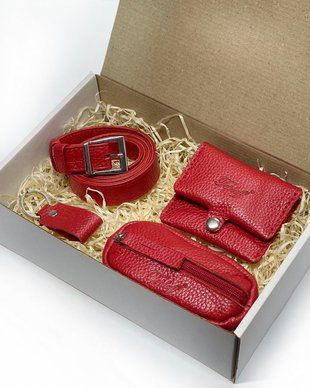 Women&rsquo;s set: Belle wallet + belt + &ldquo;Pie&rdquo; key holder (color of your choice)